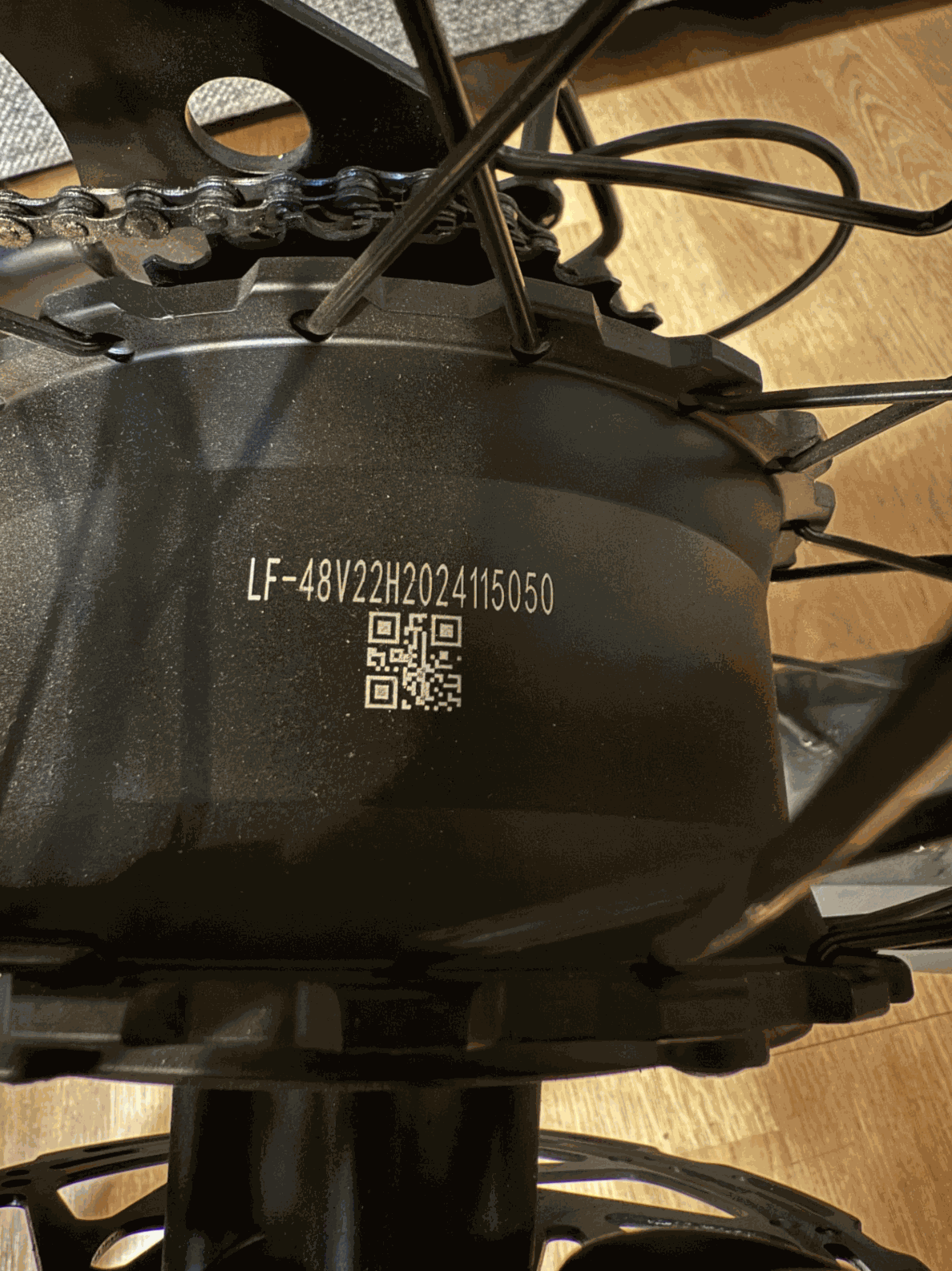 Motor black metal ebike hub motor with serial number LF-48V22H2024115050 and QR code on casing