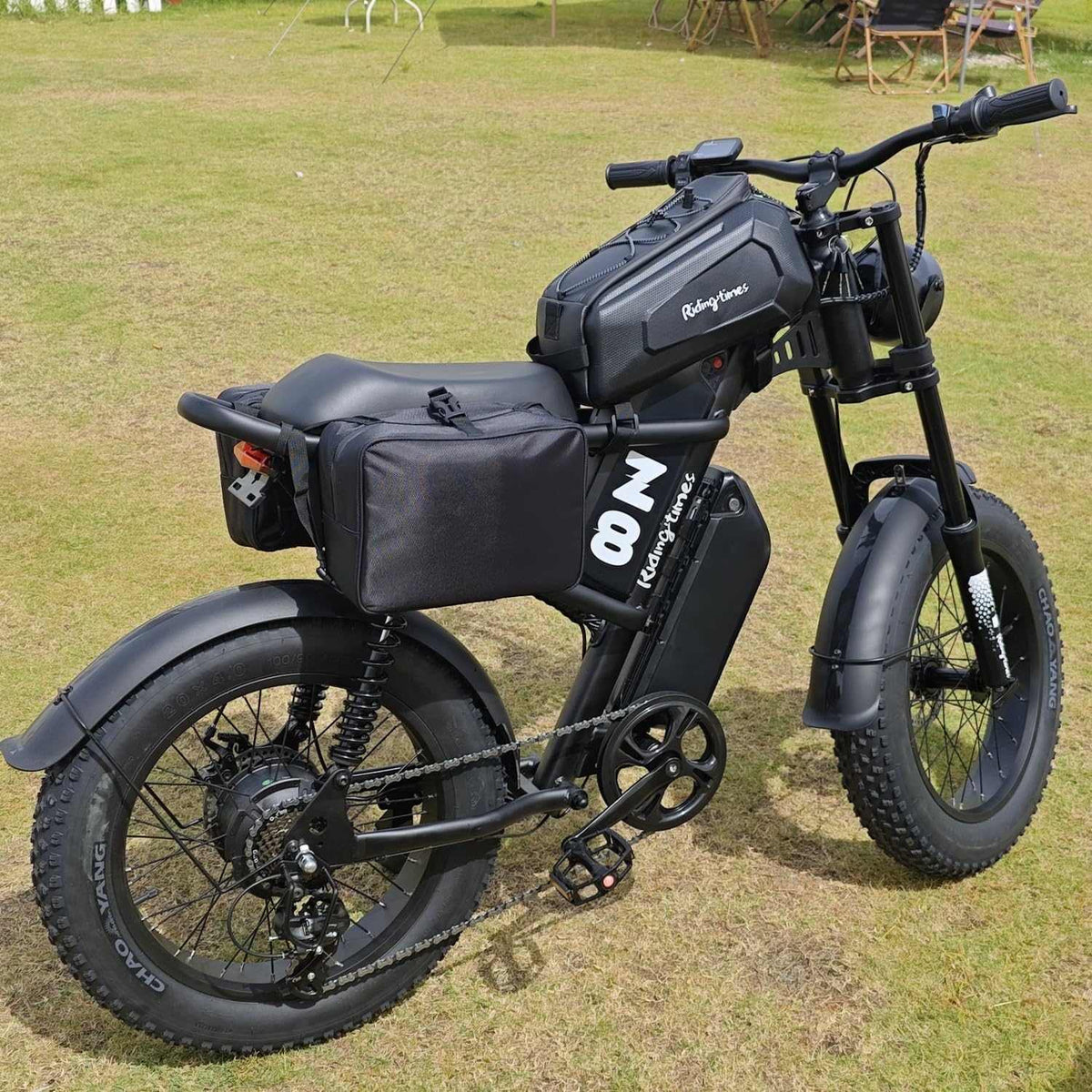 Z8 - Rack Bag black hard shell polyurethane large pannier with geometric pattern mounted on electric bike